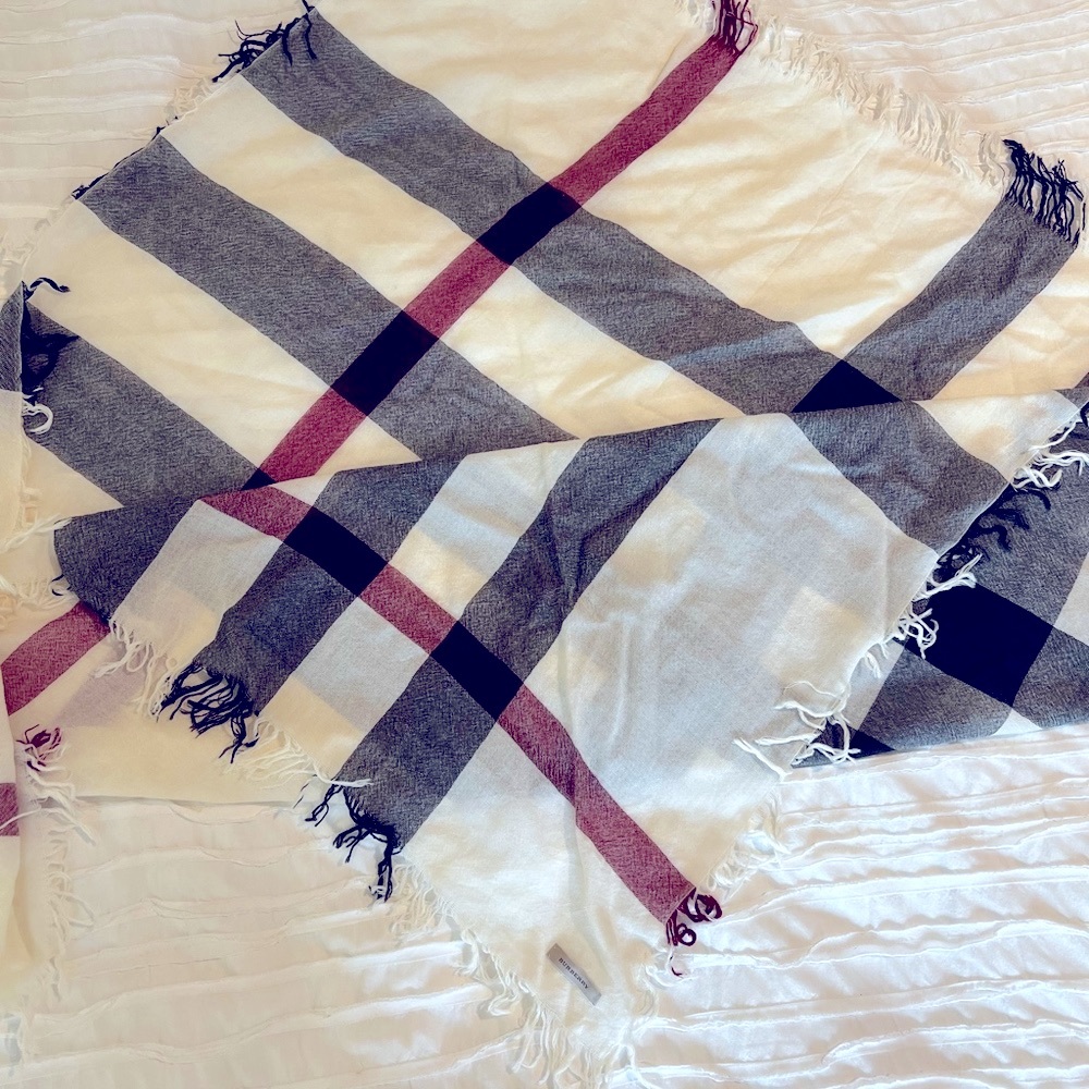 NWT Burberry color check wool scarf 110 cm - Picture 3 of 11